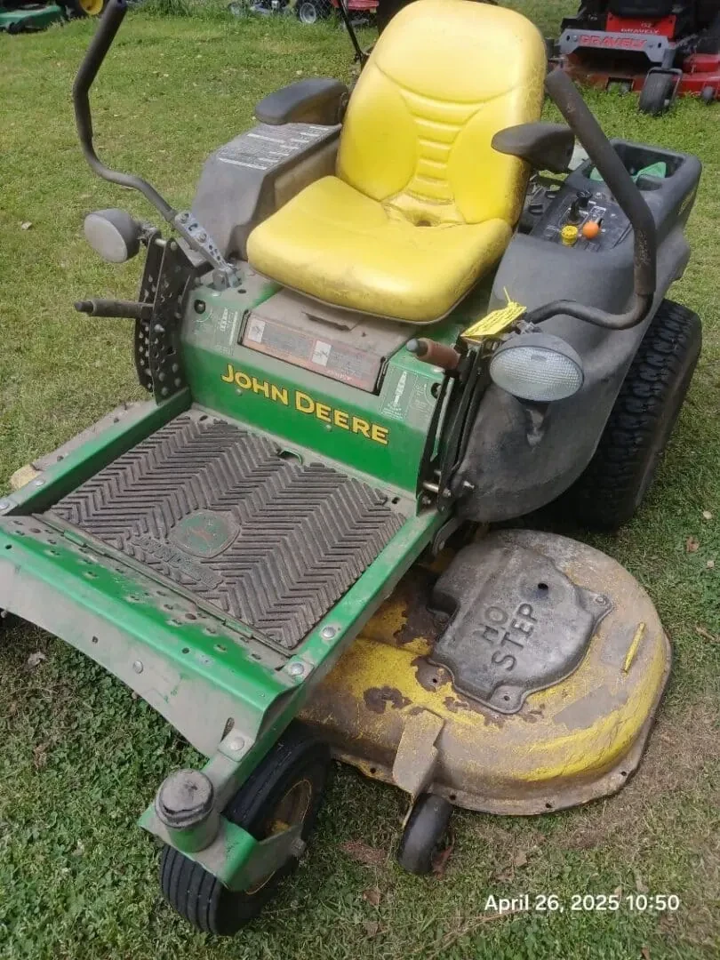 John Deere Z445 zero turn before service